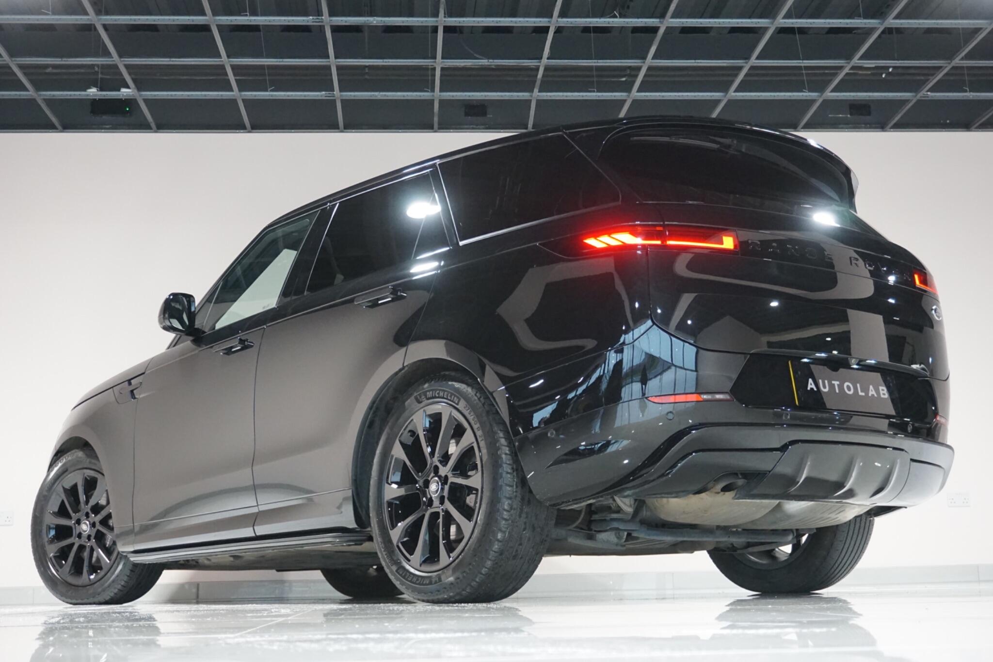 Land Rover Range Rover Sport 3.0 D300 MHEV Dynamic SE SUV 5dr Diesel Auto 4WD Euro 6 (s/s) (300 ps)